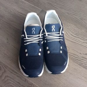 NWOT Men's On Cloud 5 in dark blue sz 10.5